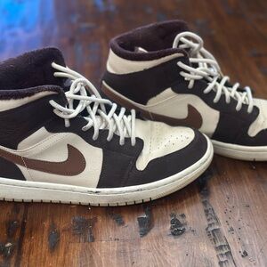 Nike Brown and Cream Athletic Shoes